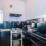Chic Victorian 1 Bed Flat - Sleeps 4 - Free Parking - Pet Friendly * ブラッドフォード