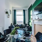 Chic Victorian 1 Bed Flat - Sleeps 4 - Free Parking - Pet Friendly شقة برادفورد