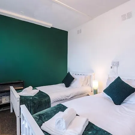 Chic Victorian 2-bed Duplex Flat - Free Parking Bradford (West Yorkshire)