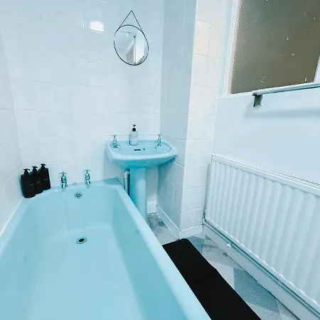 Apartment Chic Victorian 1 Bed Flat - Sleeps 4 - Free Parking - Pet Friendly Bradford (West Yorkshire)