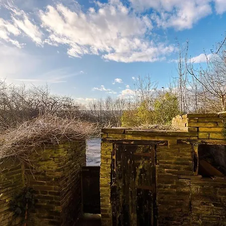 Chic Victorian 2-bed Duplex Flat - Free Parking