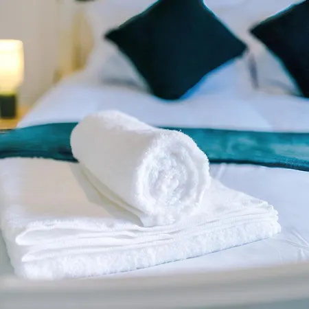 Chic Victorian 2-bed Duplex Flat - Free Parking