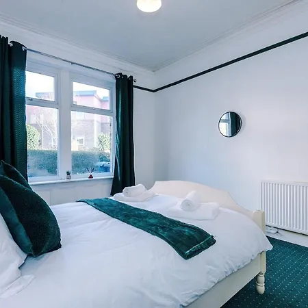 Chic Victorian 2-bed Duplex Flat - Free Parking Apartment *