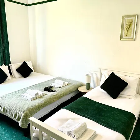 Chic Victorian 1 Bed Flat - Sleeps 4 - Free Parking - Pet Friendly