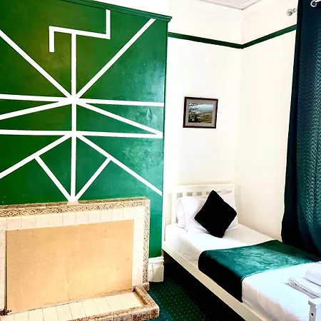 Chic Victorian 1 Bed Flat - Sleeps 4 - Free Parking - Pet Friendly Apartment Bradford (West Yorkshire)