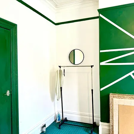 Apartment Chic Victorian 1 Bed Flat - Sleeps 4 - Free Parking - Pet Friendly Bradford (West Yorkshire)