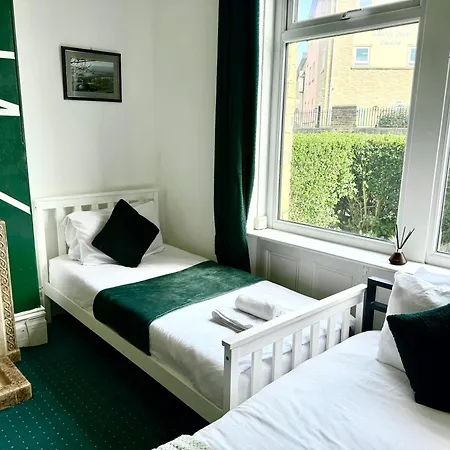 Apartment Chic Victorian 1 Bed Flat - Sleeps 4 - Free Parking - Pet Friendly *
