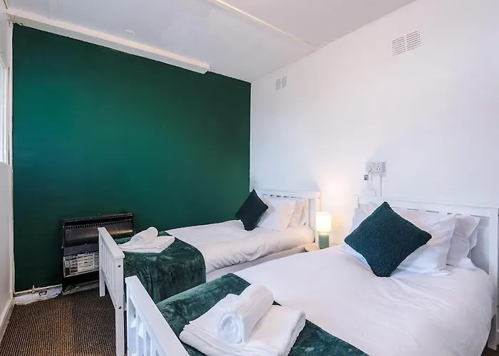 Chic Victorian 1 Bed Flat - Sleeps 4 - Free Parking - Pet Friendly Bradford (West Yorkshire)