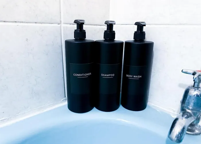 Chic Victorian 1 Bed Flat - Sleeps 4 - Free Parking - Pet Friendly Bradford (West Yorkshire)