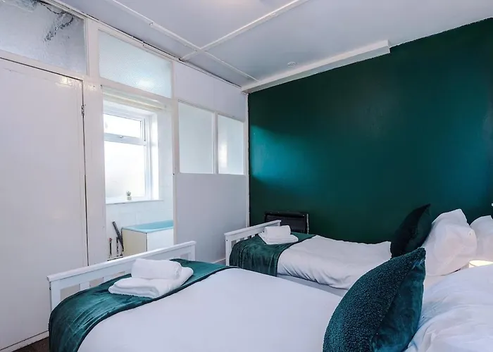 Apartment Chic Victorian 1 Bed Flat - Sleeps 4 - Free Parking - Pet Friendly