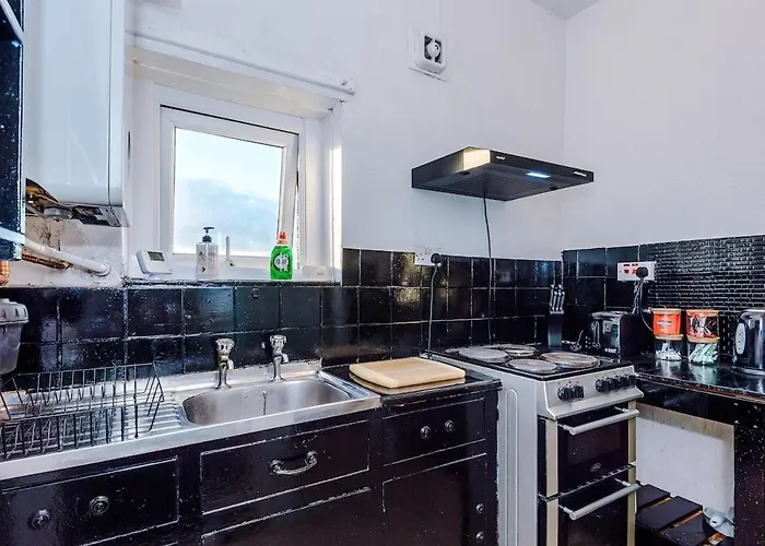 Chic Victorian 1 Bed Flat - Sleeps 4 - Free Parking - Pet Friendly Bradford (West Yorkshire)