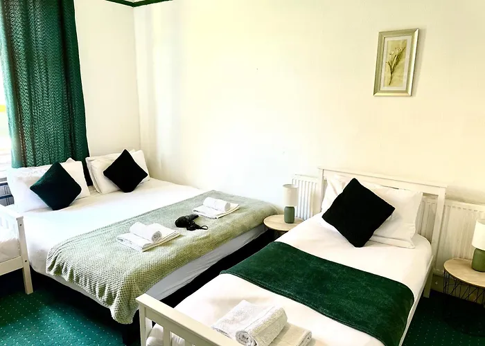 Chic Victorian 1 Bed Flat - Sleeps 4 - Free Parking - Pet Friendly