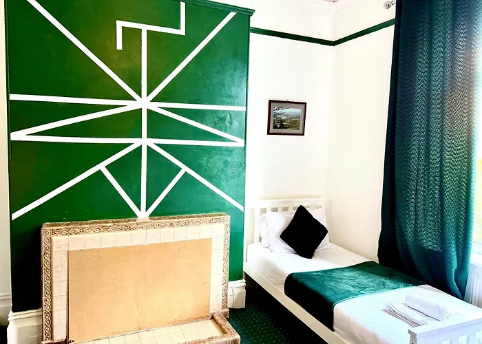 Chic Victorian 1 Bed Flat - Sleeps 4 - Free Parking - Pet Friendly Apartment Bradford (West Yorkshire)