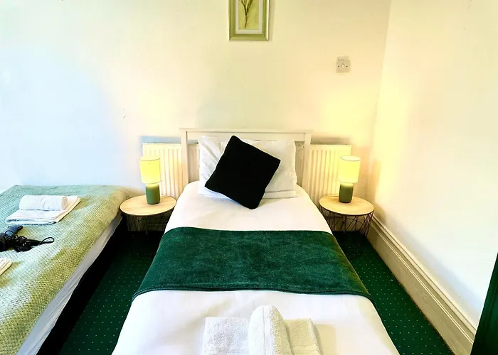 Apartment Chic Victorian 1 Bed Flat - Sleeps 4 - Free Parking - Pet Friendly Bradford (West Yorkshire)